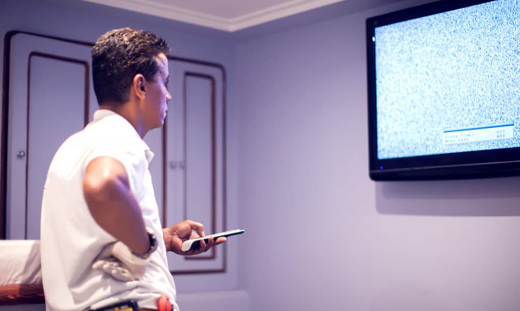 علت خط افتادن روی صفحه تلویزیون چیست؟ 